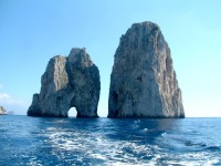 /album/mete-possibili-con-il-charter-/capri-faraglioni-jpg/